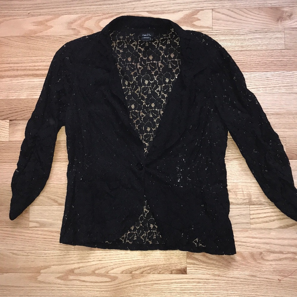 Black lace blazer 🔥